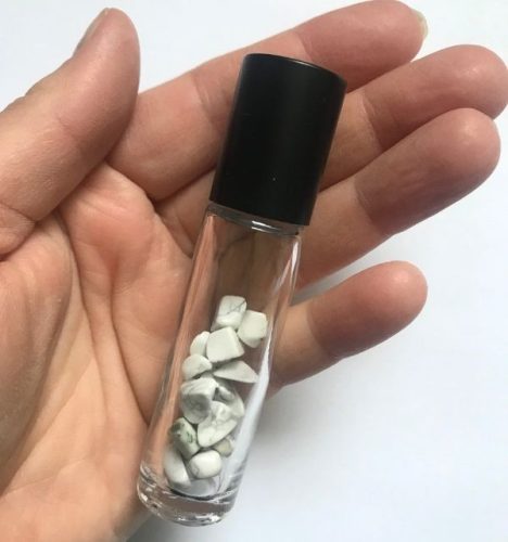 10 ml - es roll on üveg ásványokkal - howlit